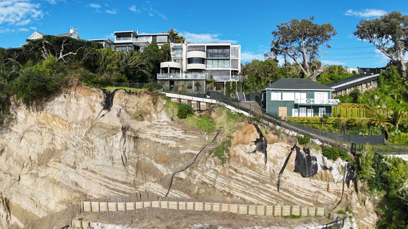 The foreshore cliff above the palisade wall before stabilisation